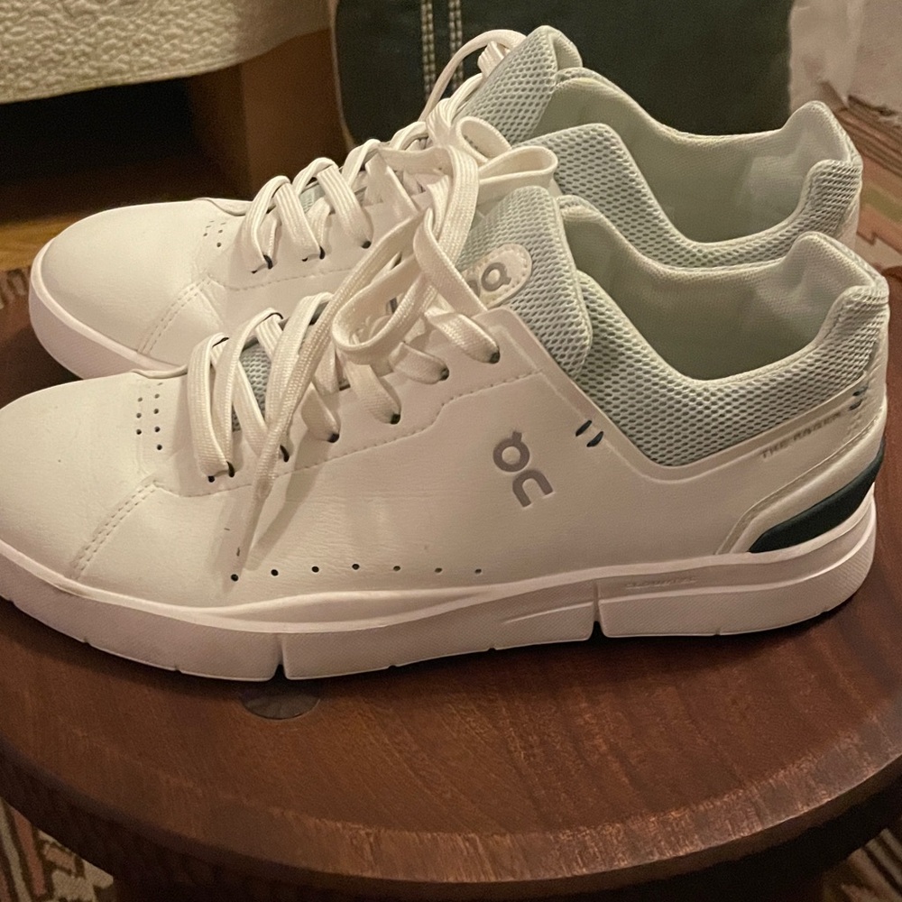 On Running women’s White and Green Sneakers